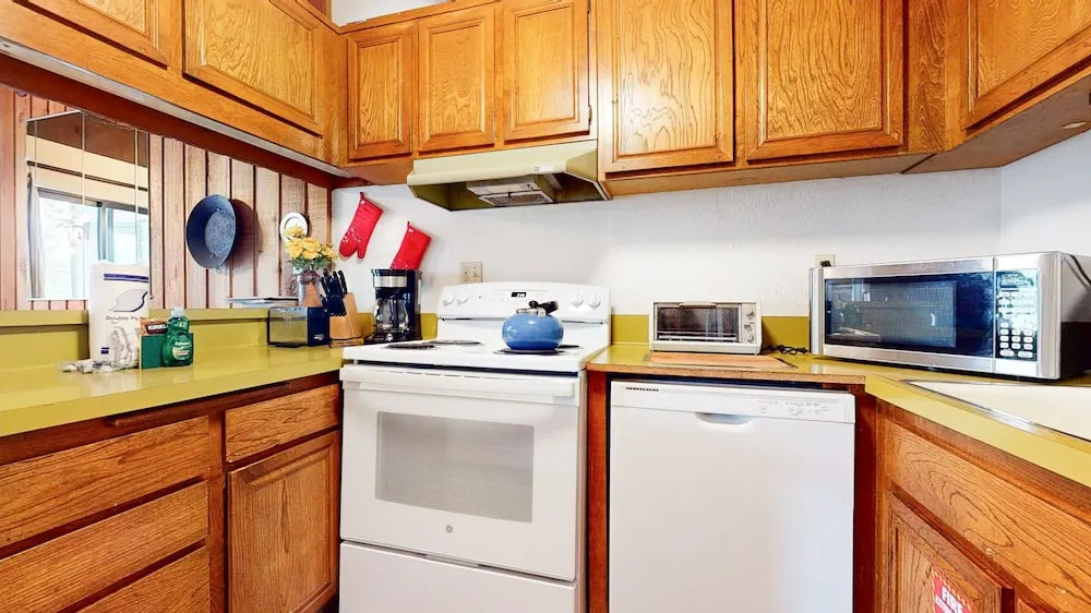 Val DIsere 6 Pet-Friendly Mountain Rustic Spacious Condo only Short Walk To The Village by RedAwning