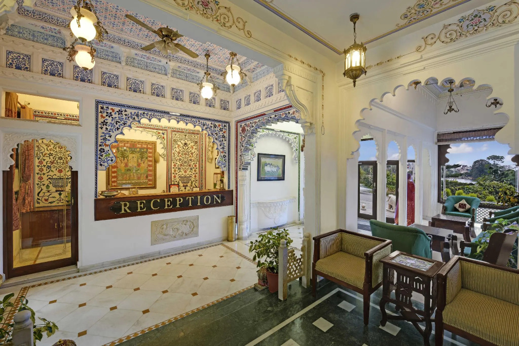 Swaroop Vilas - Lake Facing Boutique Hotel