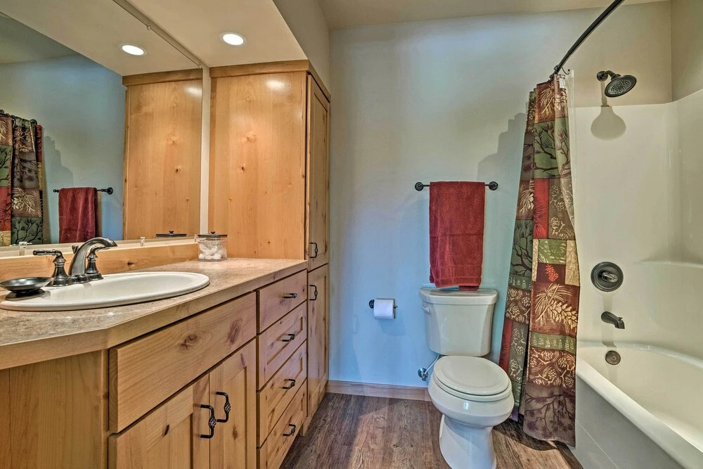 Private Leavenworth Cabin w/ Mtn Views & Fire Pit