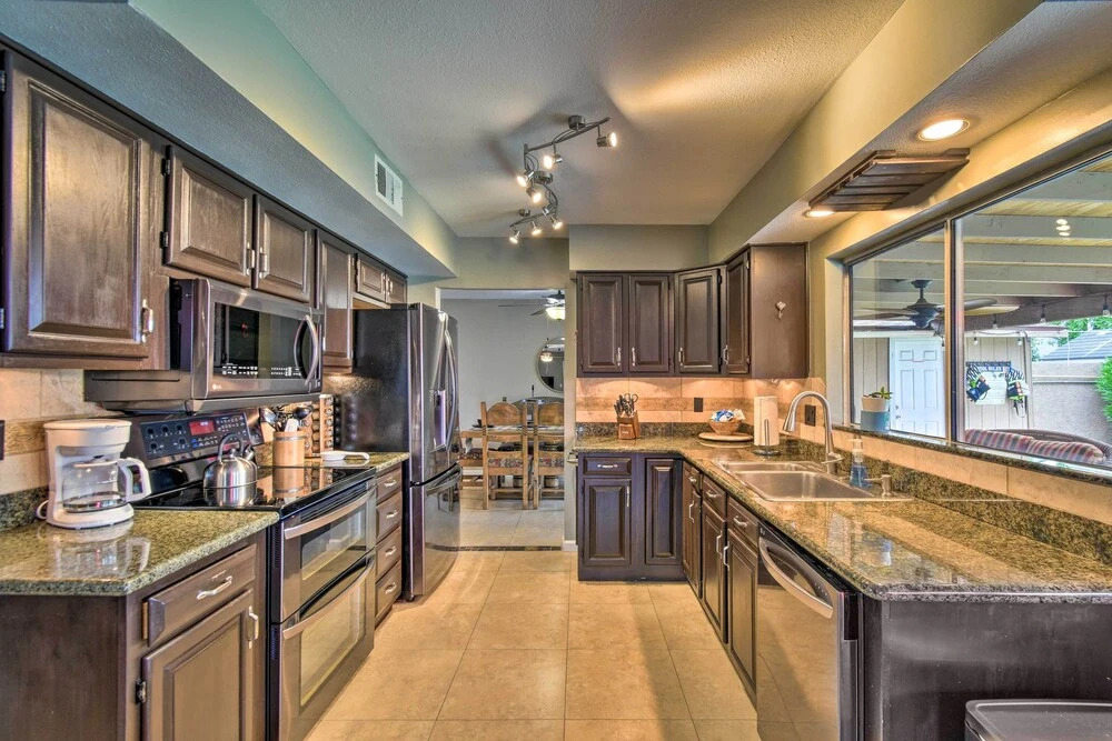 Hot Tub, Heated Pool & More! Relaxing Phoenix Home