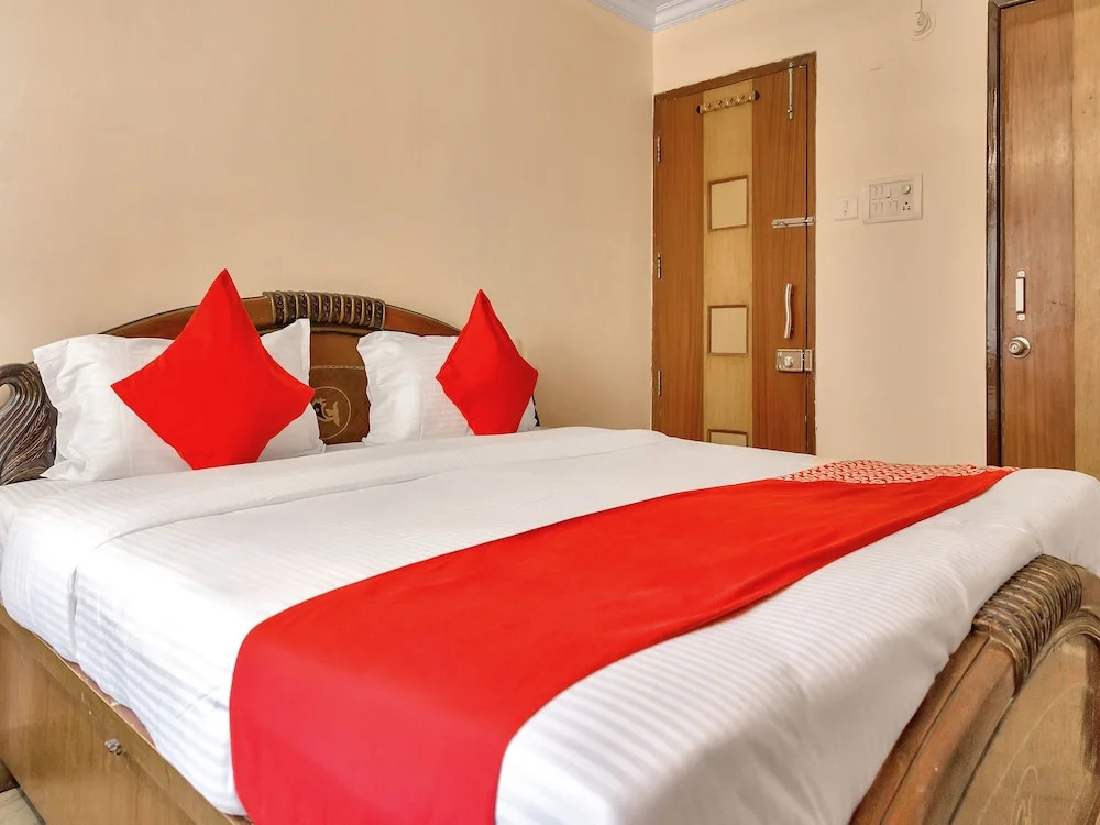 OYO 12301 RG Suites