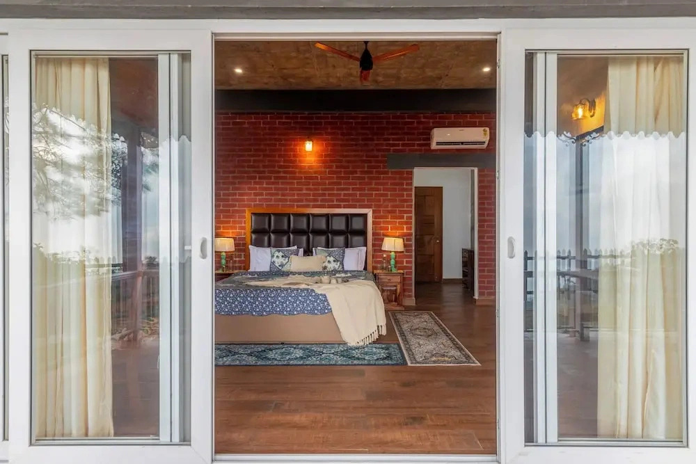 ELIVAAS Fleur De Lis 4 BHK Villa