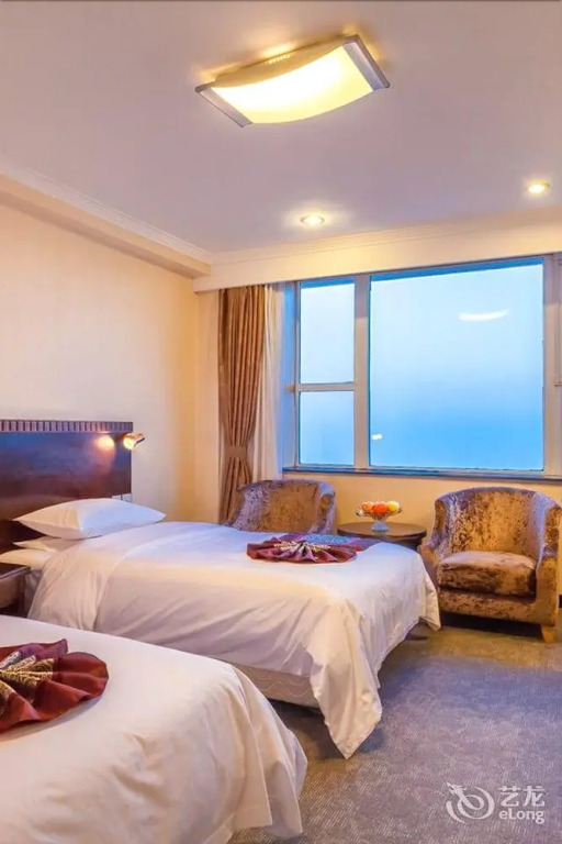 Yantai Celebrity Hotel