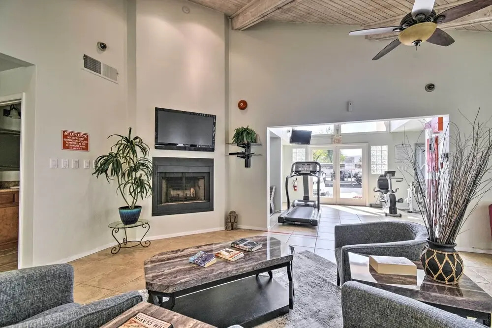 Pool, Golf Views! Dog-friendly Scottsdale Condo