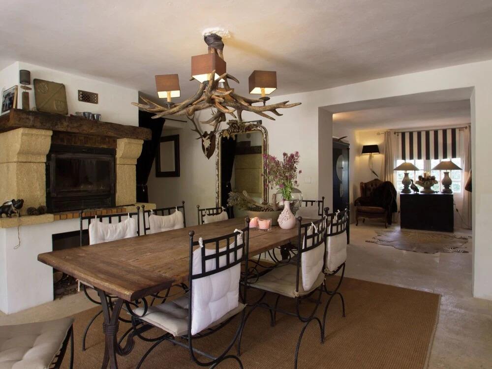Plush Villa in Villecroze With Private Swimming Pool