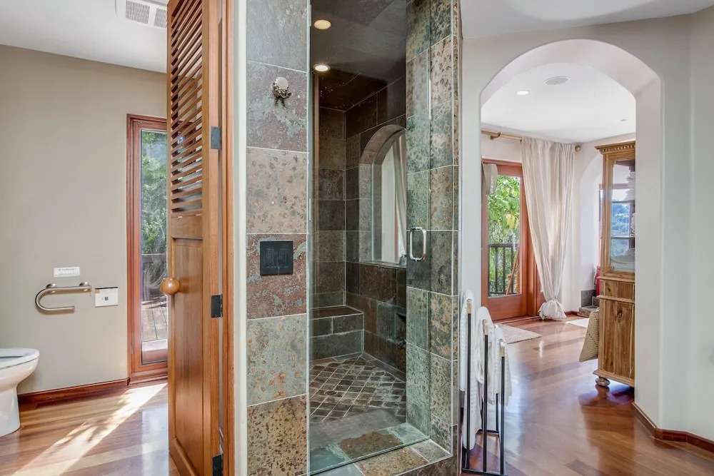 1633 La Jolla - 4 Br Home