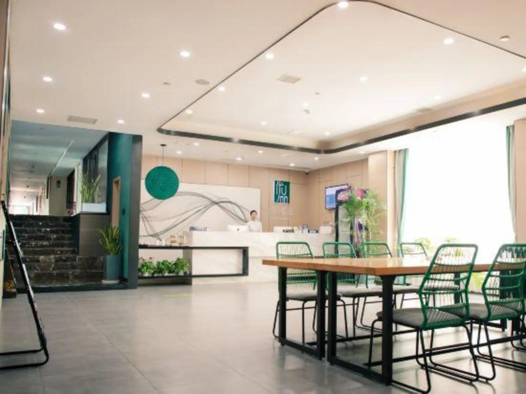 Upandin Hotel (Huaihua South of High-speed Railway Station)