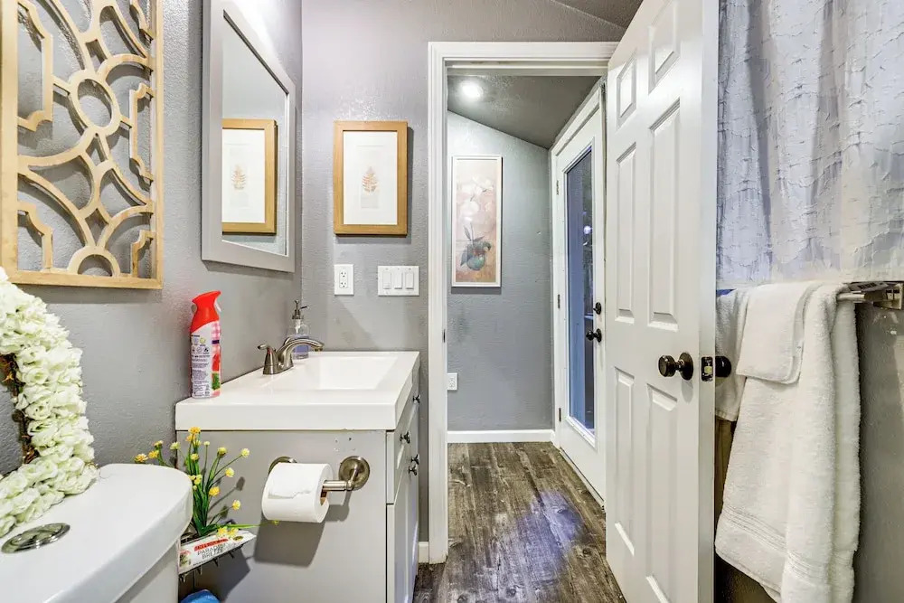 Russian River Retreat! Woodsy Guerneville Bungalow