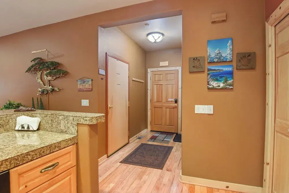 Crystal Charm Amazing 3 BDR Condo Close to Beaches, Casinos, & Skiing!