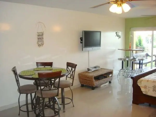 Garden Delight Studio - Ground Floor - Pri 8503