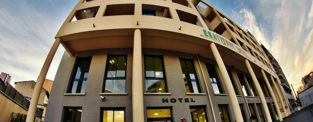 Esatitude Hotel