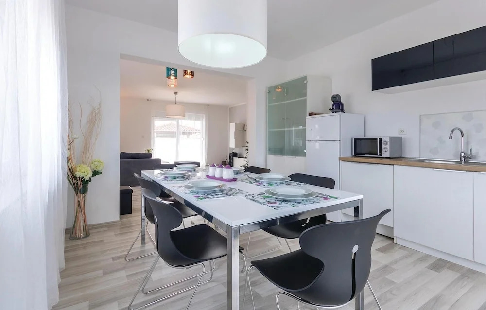 Amazing Home in Pula With Wifi and 4 Bedrooms