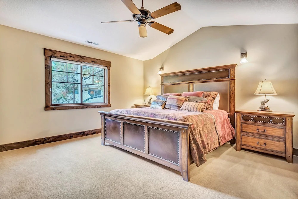13 Vine Maple Home 5 Bedrooms 5.5 Bathrooms Home