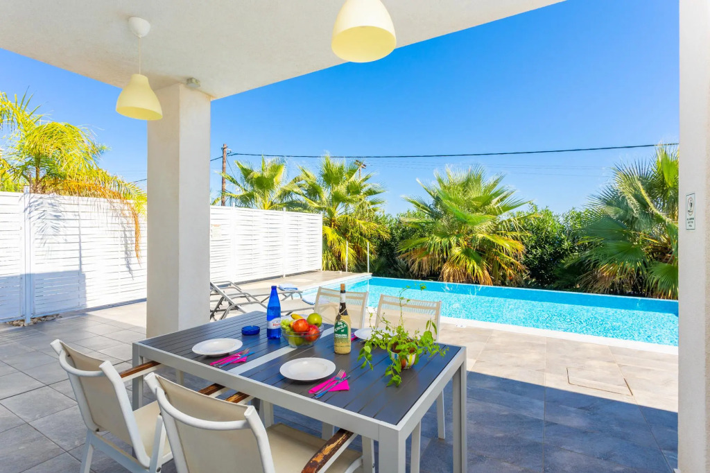 Villa Seashell Large Private Pool Walk to Beach Sea Views A C Wifi Eco-friendly - 2641