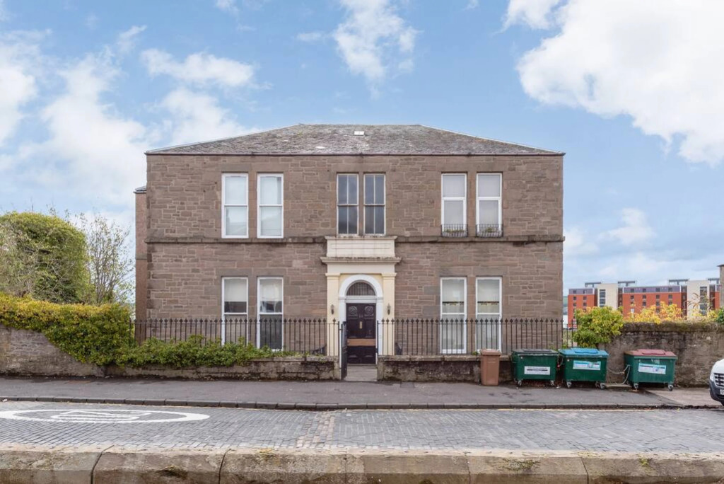 Roseangle - Spacious Family Apartment with South Facing Garden