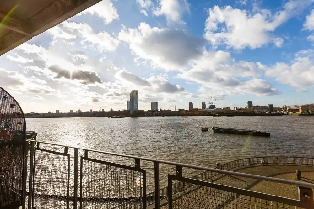 Modern 2 bed 2 Bath - 5 Mins From Canary Wharf