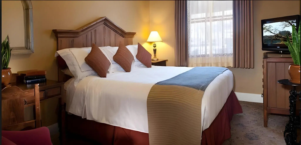 Hassayampa Inn