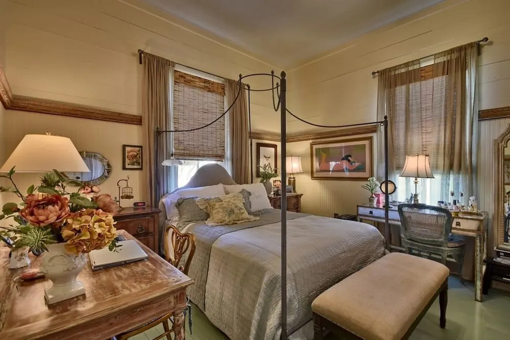 Heritage Sunday House