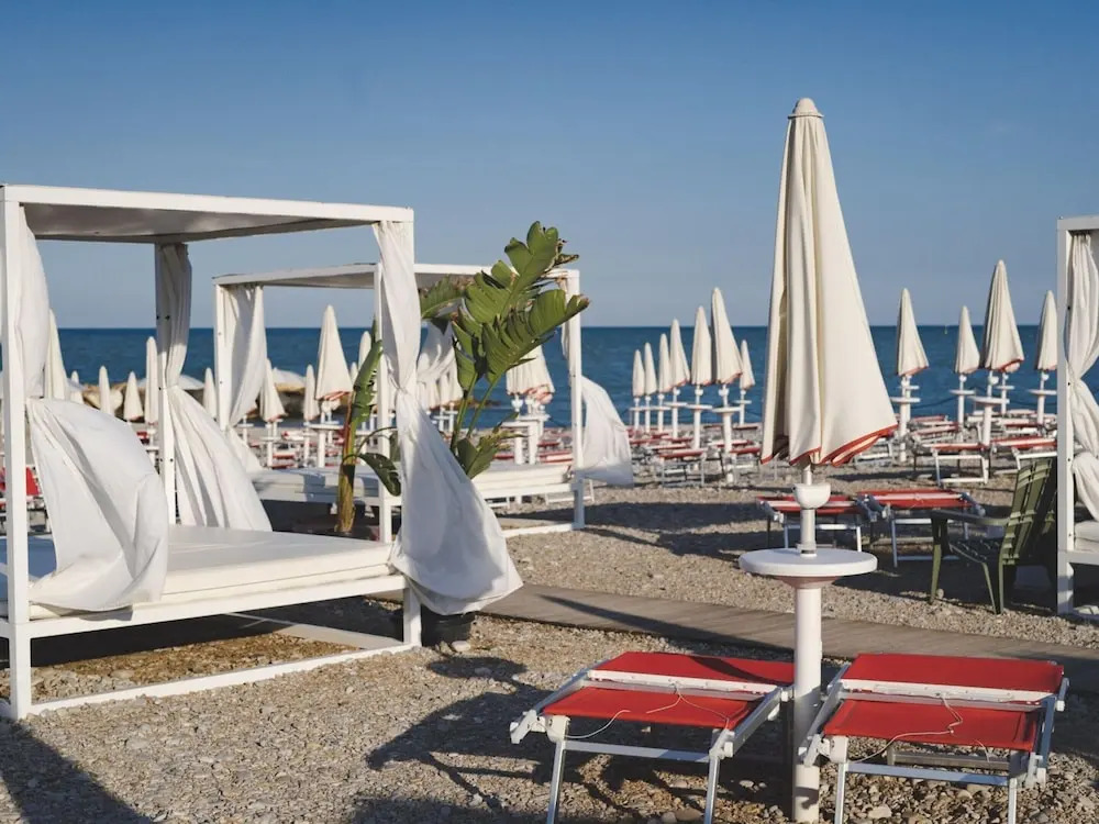Welcoming Mobile Home in Marina di Altidona With Shared Pool