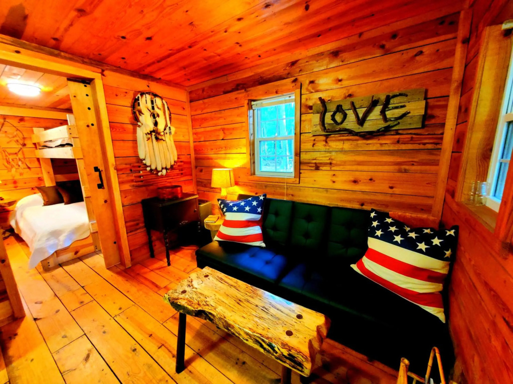 Lil Log at Hearthstone Cabins and Camping - Pet Friendly