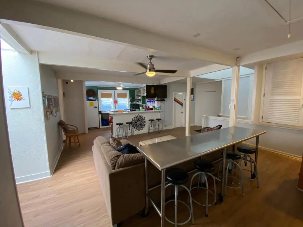 Howzit Hostels