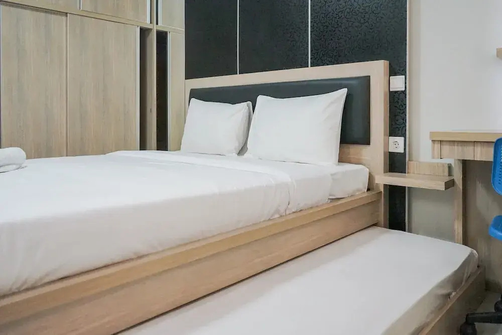 Comfy Studio at Trimezia Beverly Apartment By Travelio