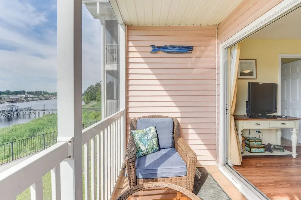 5 Mi to Beach: Myrtle Beach Condo w/ Pool Access!