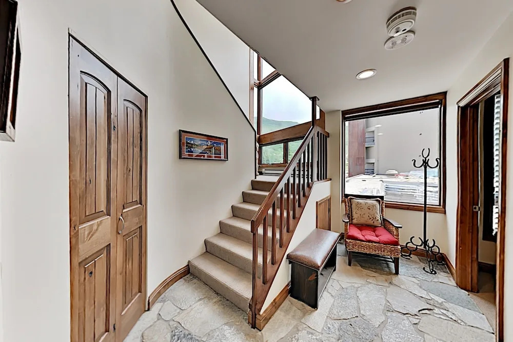 710wliop 3 Bedroom Condo