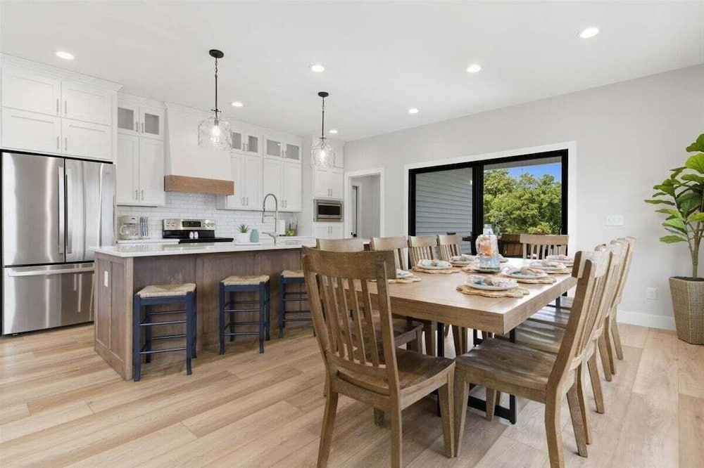 Modern Lakefront Escape The Twelve