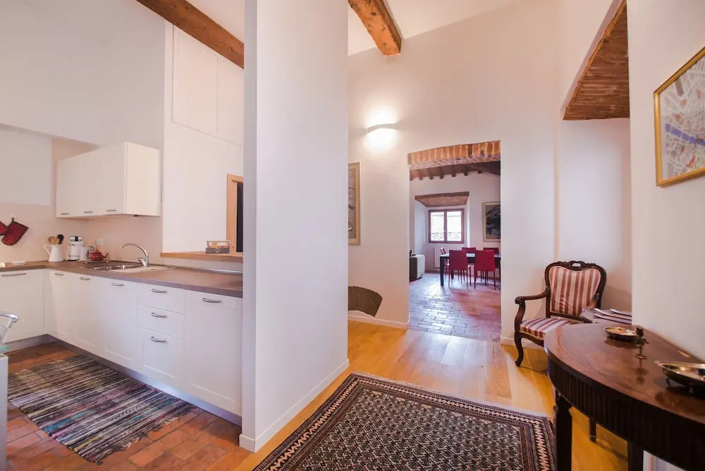 Central Location in Florence Inviting 3BD Apt
