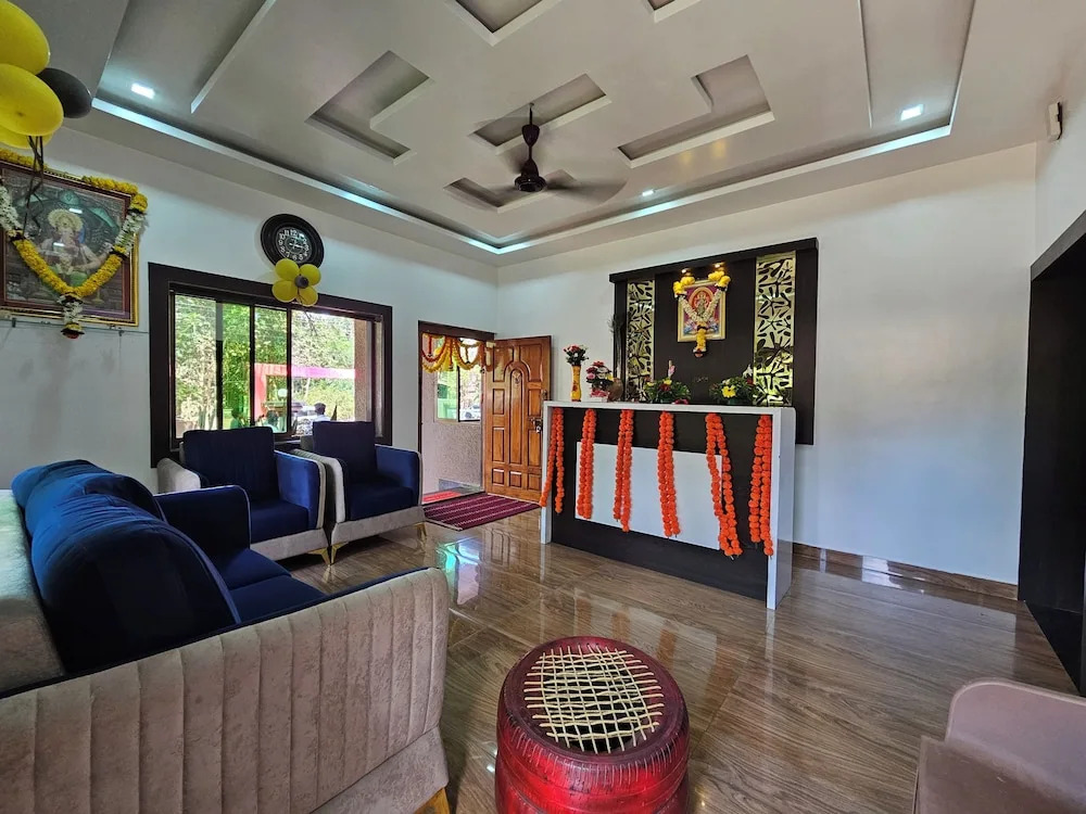 OYO 24932 Hotel Royal Stay