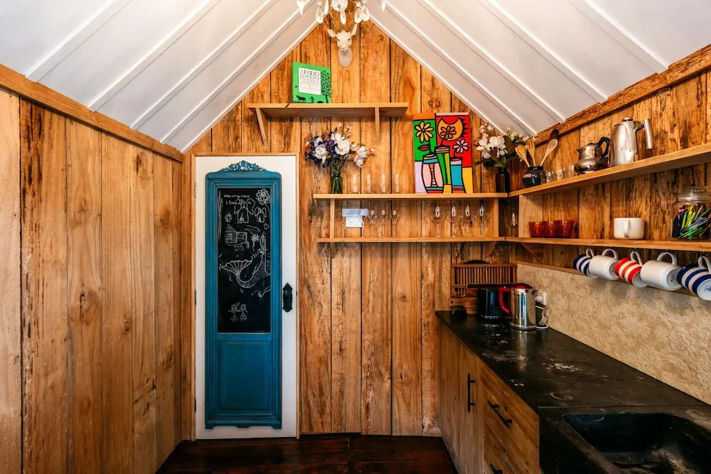 The Settlers Hut