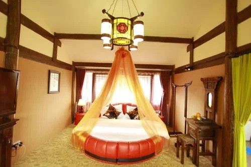 Lijiang Yunjin Yaju Courtyard Hotel