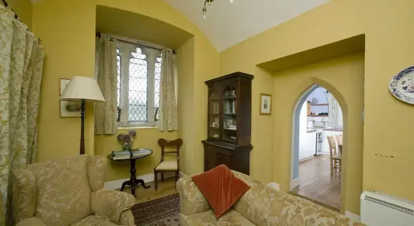 Annes Grove Miniature Castle
