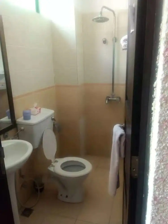 Esiya Hotel