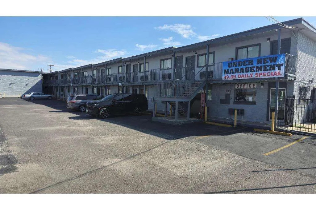 Super 7 Inn By OYO San Antonio NW Medical Center