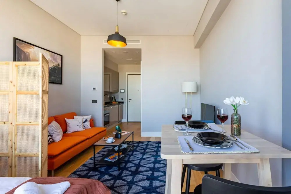Studio Flat with Panoramic City View in Atasehir
