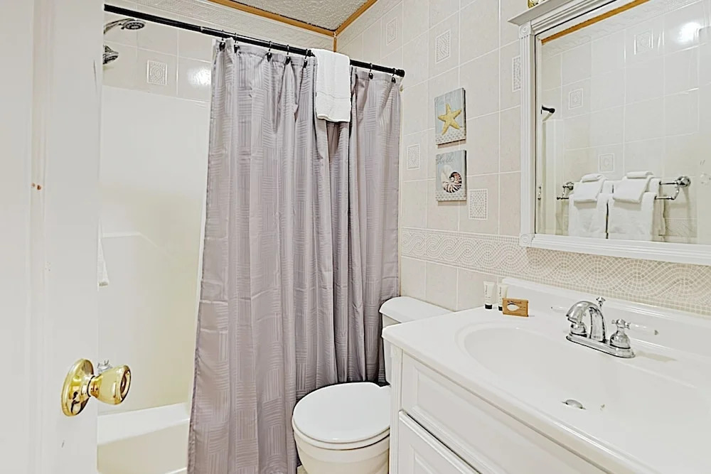 New Listing! Bayfront Getaway W/ Pool - Near Beach 2 Bedroom Condo