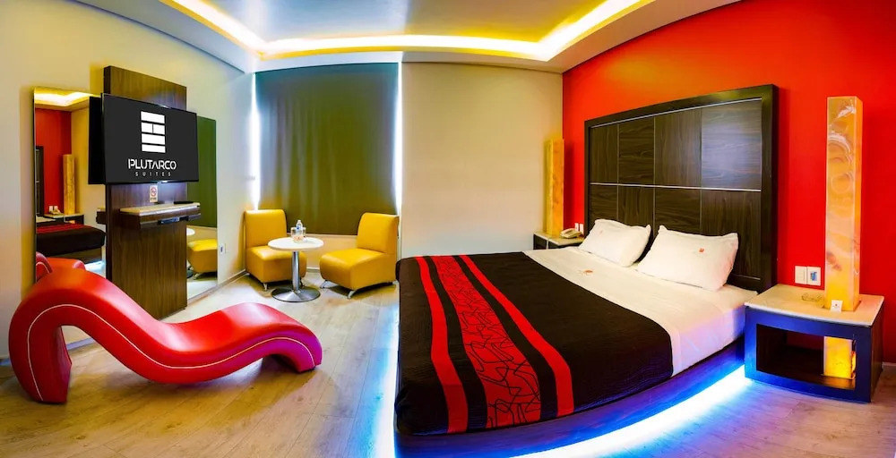 Plutarco Suites