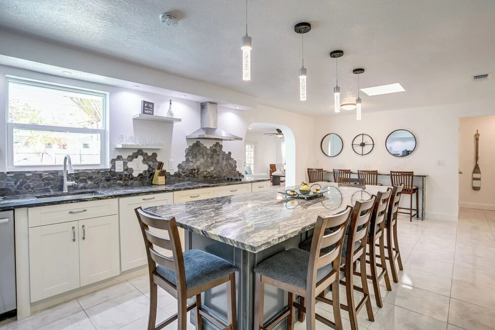 Largo Family Oasis: Private Pool & Hot Tub!