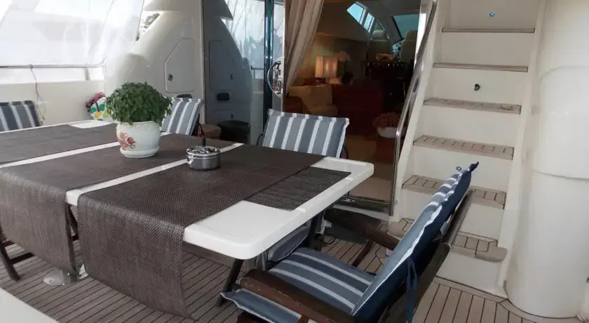 George V Yacht