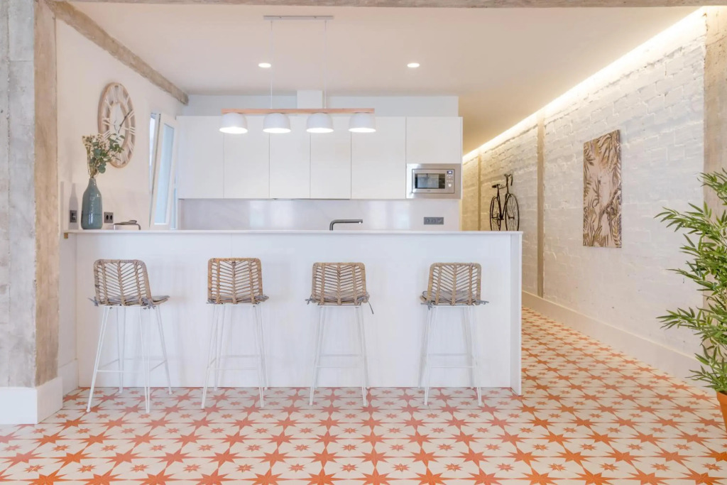 Amplio y moderno apartamento con tarima refrescante by Staynnapartments