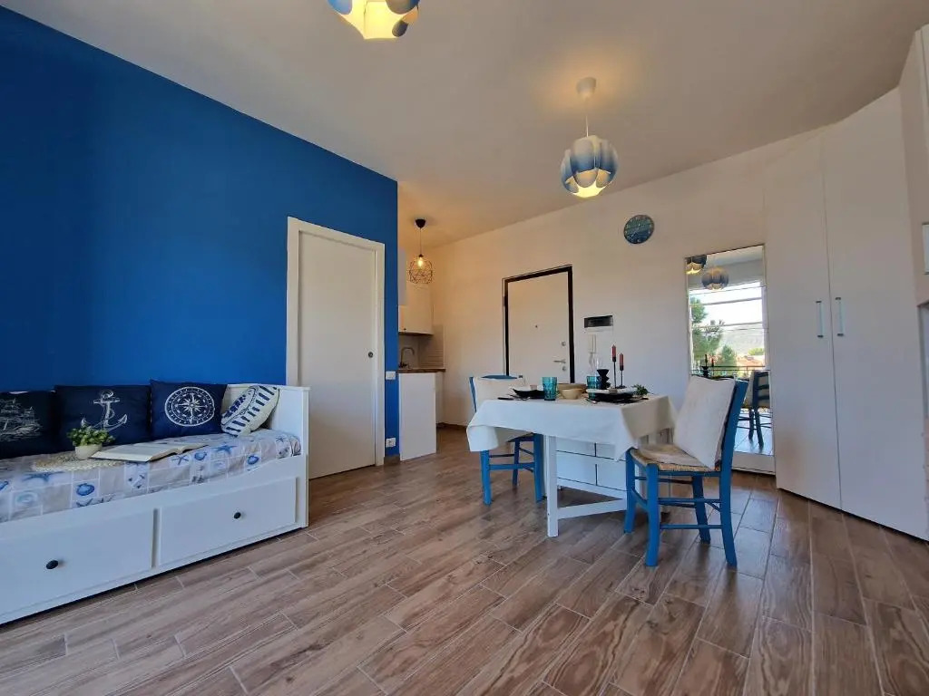 650 metri dal Mare - WiFi - Terrazzo - Piscina - A/C
