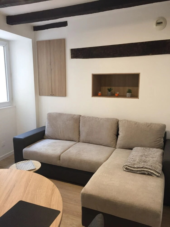 Bel Appartement Avec Cour Privative