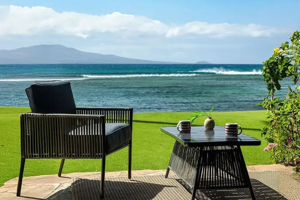Oceanfront Lauloa 106 - Ground Floor, Modern Renovation, Split-ac, Walk to Beach