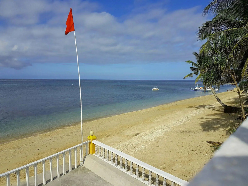Lanas Beach Resort