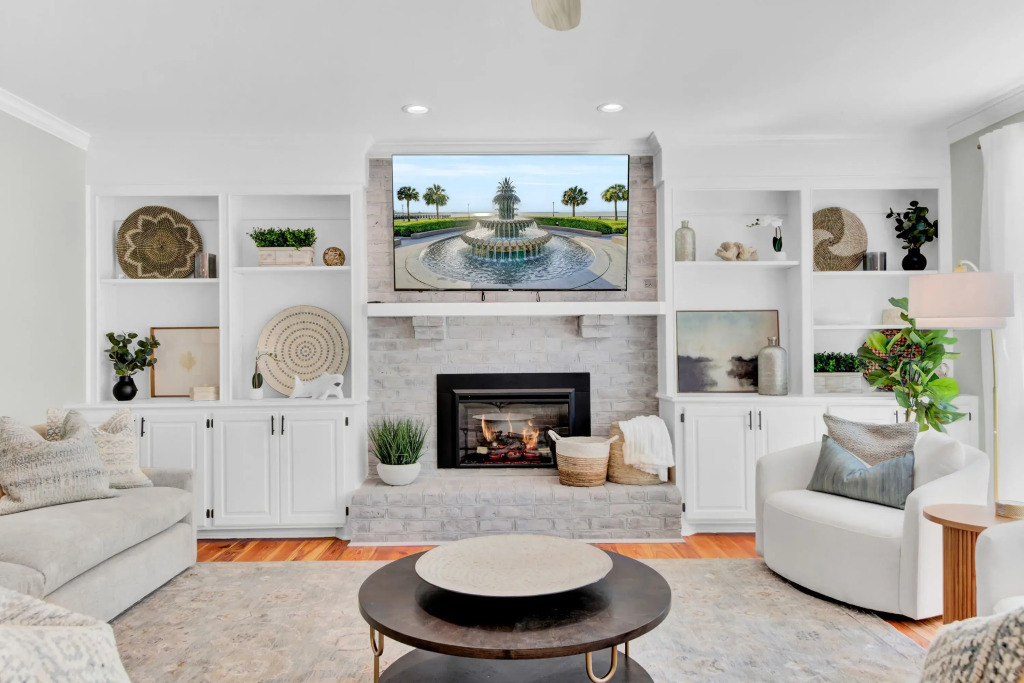 Southern Oasis by Avantstay 0.5mi Walk to the Beach, Pool, Patio, Large Yard