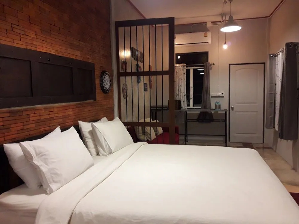 Baan Hotelier Resort