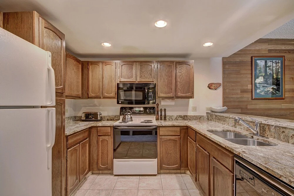 Warm 1br Slopeside Escape - Steps To Main St + Winter Fun! 1 Bedroom Condo by RedAwning