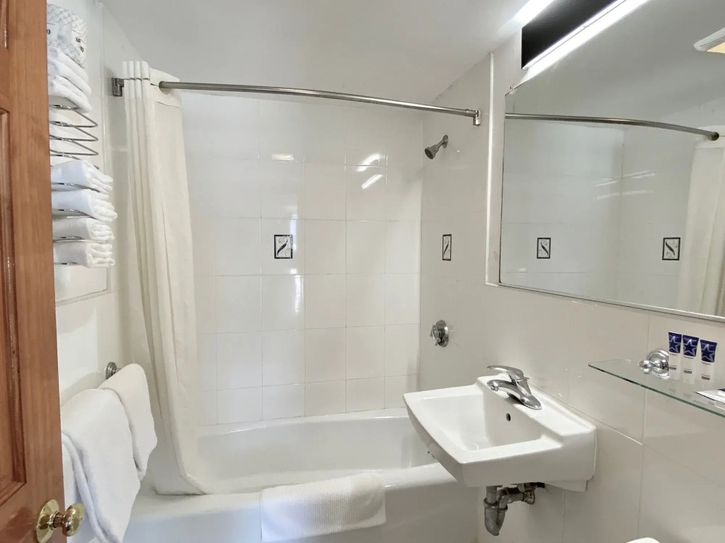 Americas Best Value Inn Hyannis
